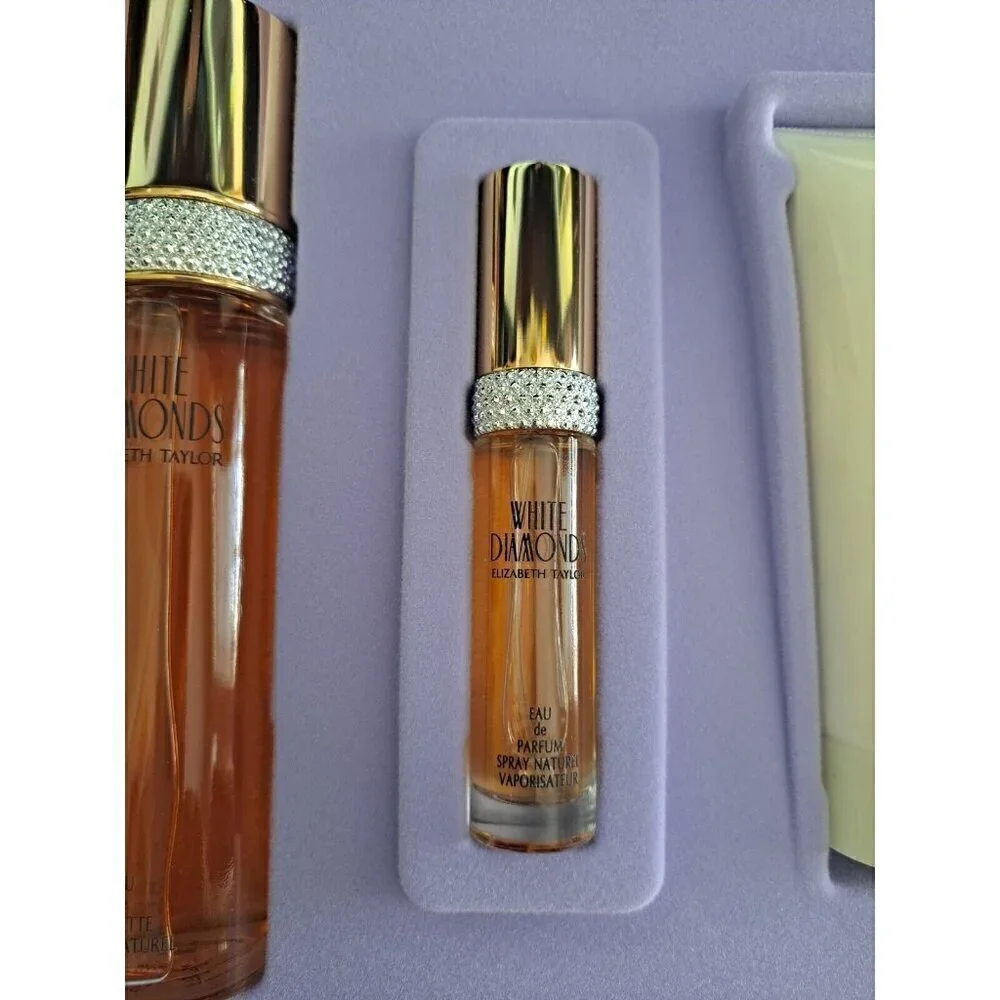 Elizabeth Taylor White Diamonds Gift Set Includes 2 Perfumes/Lotion/Body Wash